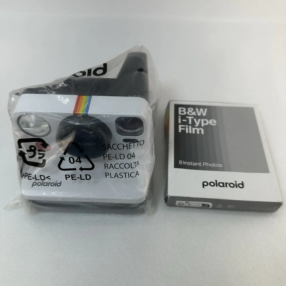 Polaroid Now Gen 2 Instant Camera White + B&W i-Type Film 8 Photos New